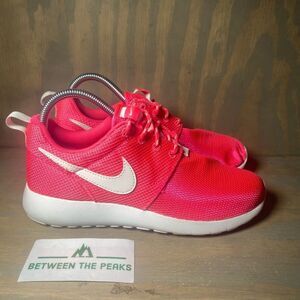 Nike Girls Roshe One Sneaker Athletic Pink Running Logo Lace Up Round Toe 5.5Y
